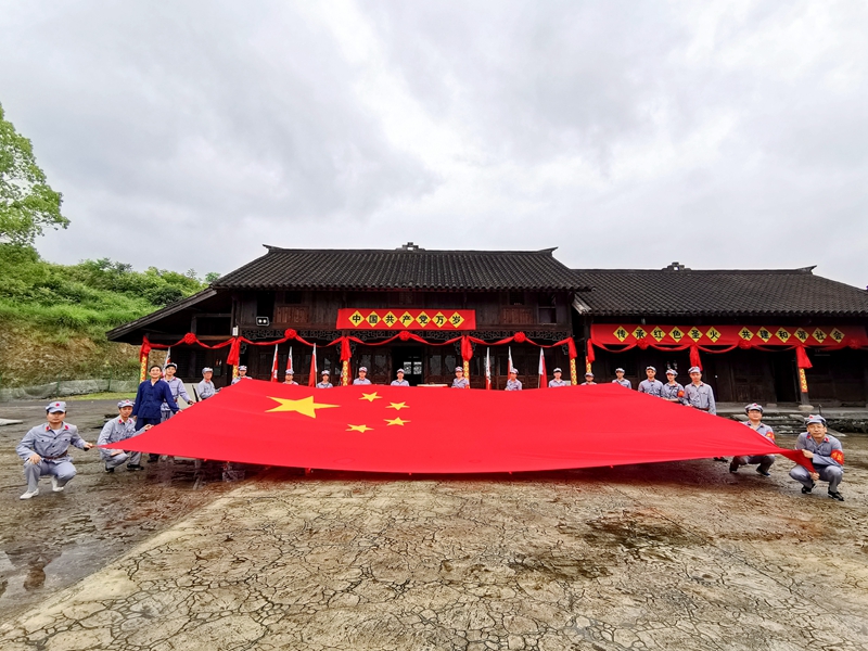 集團(tuán)第一、第三支部聯(lián)合開(kāi)展“訪故居 學(xué)黨史 踏征程”主題黨日活動(dòng)