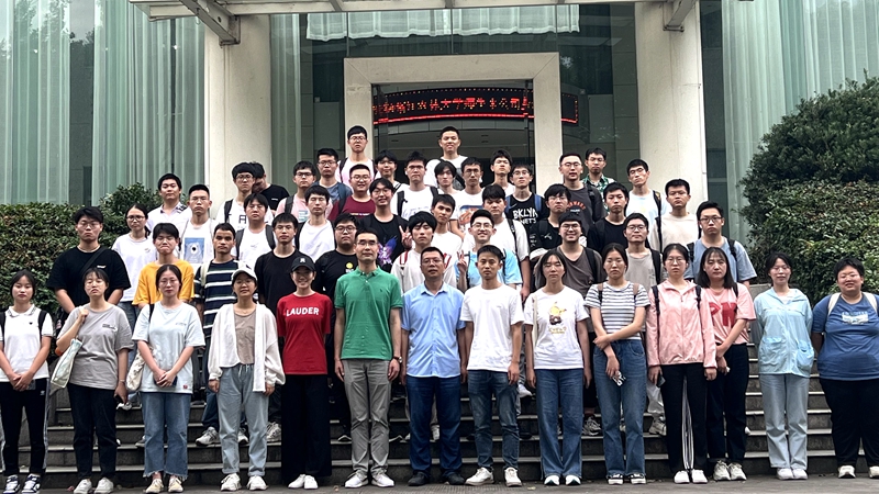 100余位浙江大學(xué)、浙江農(nóng)林大學(xué)學(xué)子到新光公司實(shí)習(xí)