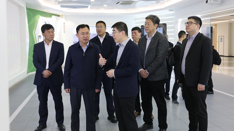 蘭州市委常委、副市長胡俊鋒到訪明日控股