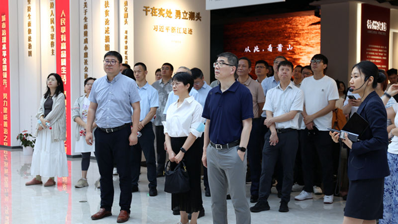 明日控股黨委組織開展“循跡溯源”主題黨日活動(dòng)