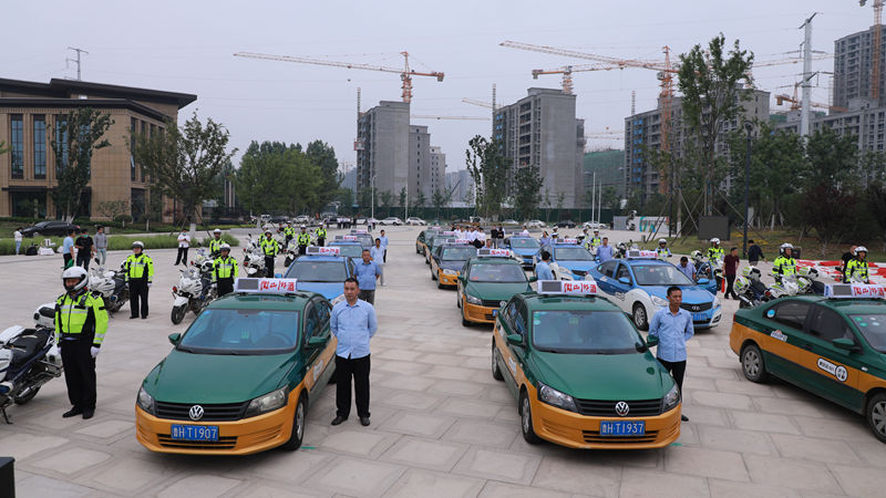 黨徽映綠 情護(hù)高考——濟(jì)寧華都連續(xù)六年護(hù)航高考路